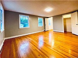 42 Iroquois Rd, West Hartford, Ct 06117 . For Rent  in West Hartford, CT (Photo 8 of 12)