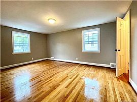 42 Iroquois Rd, West Hartford, Ct 06117 . For Rent  in West Hartford, CT (Photo 9 of 12)