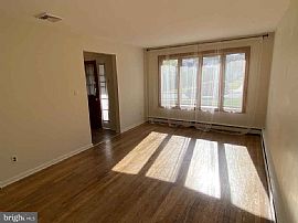 128 Rockrose Dr, Newark, De 19711 . Spacious House For Rent in Newark, DE (Photo 4 of 12)