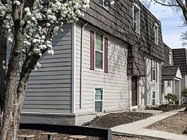 Beautiful 3 Bedroom Apartment  in Overland Park, KS (Photo 5 of 5)