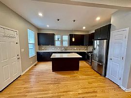 2429 N Francisco Ave, Rent Is $750 and Deposit Is $750 in Chicago, IL (Photo 3 of 5)