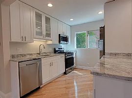 1629 N Vine St, Rent Is $1000 and Deposit Is $1000 in Chicago, IL (Photo 10 of 11)