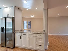 1629 N Vine St, Rent Is $1000 and Deposit Is $1000 in Chicago, IL (Photo 11 of 11)