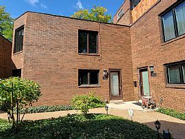1629 N Vine St, Rent Is $1000 and Deposit Is $1000 in Chicago, IL (Photo 2 of 11)