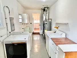 1715 Hazelwood Dr, Lindenhurst, Il 60046 . Comfortable House in Lindenhurst, IL (Photo 10 of 12)