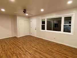 1715 Hazelwood Dr, Lindenhurst, Il 60046 . Comfortable House in Lindenhurst, IL (Photo 11 of 12)