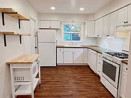 1715 Hazelwood Dr, Lindenhurst, Il 60046 . Comfortable House in Lindenhurst, IL (Photo 5 of 12)