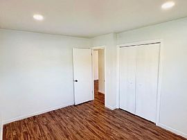 1715 Hazelwood Dr, Lindenhurst, Il 60046 . Comfortable House in Lindenhurst, IL (Photo 9 of 12)