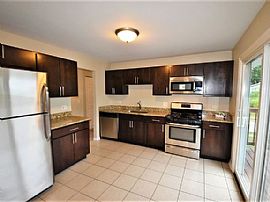 1673 Wrightwood Ct, Glendale Heights, Il 60139 . Perfect House in Glendale Heights, IL (Photo 4 of 10)