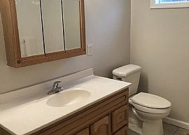 2010 Chestnut St, Quincy, Il 62301 . Nice House in Quincy, IL (Photo 6 of 7)