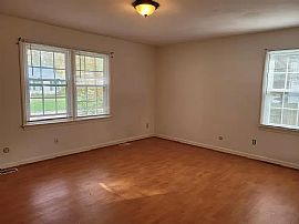 657 Rosaer Ln, Virginia Beach, Va in Virginia Beach, VA (Photo 7 of 12)