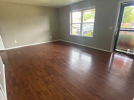 613 N Ramblin Oaks Dr, Moore, Ok in Moore, OK (Photo 2 of 10)