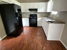 613 N Ramblin Oaks Dr, Moore, Ok in Moore, OK (Photo 4 of 10)