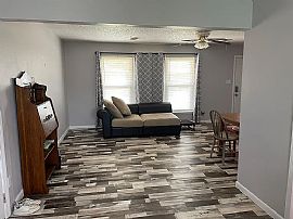 1300 Karen Dr, Altus in Altus, OK (Photo 3 of 10)