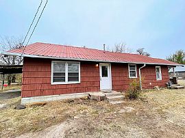 1629 E 3rd Ave, Hutchinson, Ks in Hutchinson, KS (Photo 2 of 10)