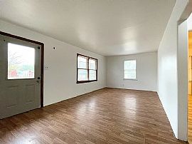 1629 E 3rd Ave, Hutchinson, Ks in Hutchinson, KS (Photo 3 of 10)