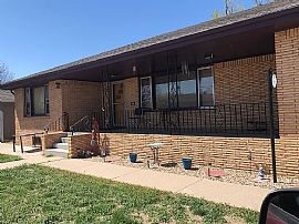 1207 Hoover St, Great Bend, Ks in Great Bend, KS (Photo 2 of 12)