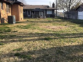 1207 Hoover St, Great Bend, Ks in Great Bend, KS (Photo 3 of 12)