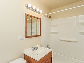 515 Everette Ave, Romeoville, Il 60446 . Unique Home in Romeoville, IL (Photo 11 of 12)