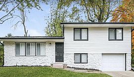 315 Sunset Blvd, Greenwood, in 46142 . Peaceful House in Greenwood, IN