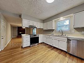 305 S Sunblest Blvd, Fishers, in 46038 . For Rent in Fishers, IN (Photo 3 of 10)