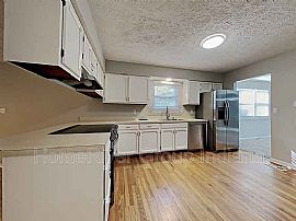 305 S Sunblest Blvd, Fishers, in 46038 . For Rent in Fishers, IN (Photo 4 of 10)