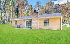 Stunningly Renovated 3 Bedroom 2 Bathroom in Tucker, GA (Photo 9 of 12)