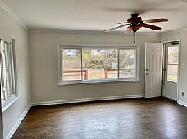 8137 Belleview Ave, Kansas City, Mo 64114 . Lovely House in Kansas City, MO (Photo 10 of 12)