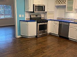 8137 Belleview Ave, Kansas City, Mo 64114 . Lovely House in Kansas City, MO (Photo 12 of 12)