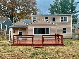 8137 Belleview Ave, Kansas City, Mo 64114 . Lovely House in Kansas City, MO (Photo 2 of 12)