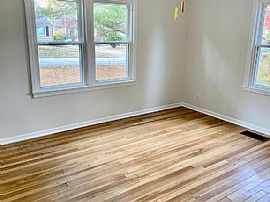 8137 Belleview Ave, Kansas City, Mo 64114 . Lovely House in Kansas City, MO (Photo 4 of 12)