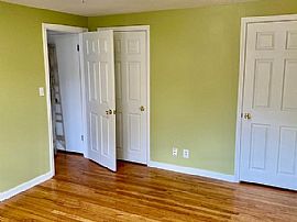 8137 Belleview Ave, Kansas City, Mo 64114 . Lovely House in Kansas City, MO (Photo 5 of 12)