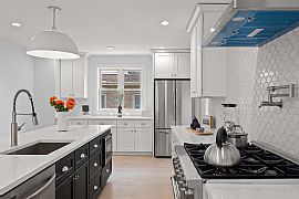 Big Beautiful Bungalow in Beverly! in Chicago, IL (Photo 4 of 12)