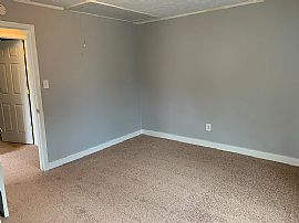 401 Poplar St, Graham, Nc in Graham, NC (Photo 2 of 11)