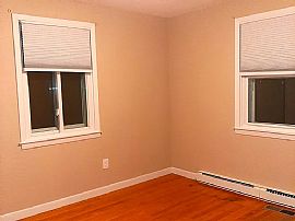 110 Armory Dr, Warwick, Ri 02889 in Warwick, RI (Photo 5 of 12)