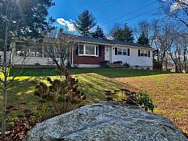 26 Gooseneck Hill Rd, Canterbury, Ct 06331 in Canterbury, CT