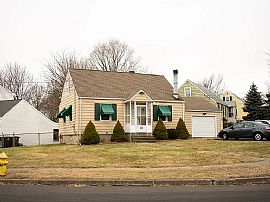 203 Robert Treat Pkwy, Milford, Ct 06460 in Milford, CT