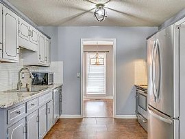 1737 Crestview Dr, Clarksville, Tn in Clarksville, TN (Photo 3 of 12)