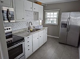 1251 Lincoln Dr, Noblesville, In in Noblesville, IN (Photo 2 of 11)