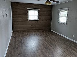 1251 Lincoln Dr, Noblesville, In in Noblesville, IN (Photo 3 of 11)