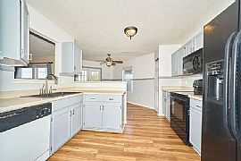 92 Snowflake Cir, Greenwood, In in Greenwood, IN (Photo 4 of 12)