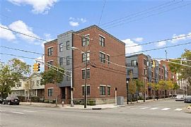 435-2 Whiton St, Jersey City, Nj 07304 in Jersey City, NJ