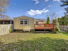 6 Heathrow Manor Ct, Baltimore, Md 21236 in Baltimore, MD (Photo 2 of 10)