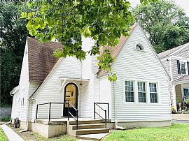 949 Mathews Ave, Charleston, Wv 25302 in Charleston, WV