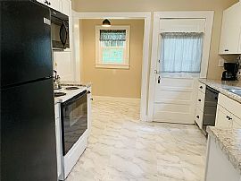 949 Mathews Ave, Charleston, Wv 25302 in Charleston, WV (Photo 5 of 11)