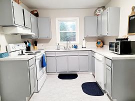 709 Deauville Dr, Mobile, Al 36609 in Mobile, AL (Photo 3 of 9)