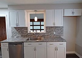 3bed 1 Bath Available Now in Maple Heights, OH (Photo 2 of 4)