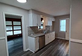 3bed 1 Bath Available Now in Maple Heights, OH (Photo 3 of 4)