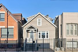 2638 W Grand Ave, Chicago, Il  in Chicago, IL