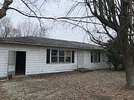 Charming 2 Bedroom House  in Utica, KY